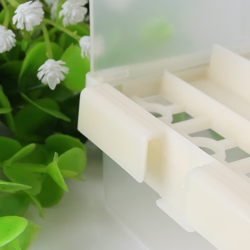 Fornecemos caixas para alimentos à prova de respingos, caixas para alimentos anti-derramamento para pássaros e gaiolas para pássaros em vários formatos. Caixas de comida para pássaros estão disponíveis em grandes quantidades. - imagem 6