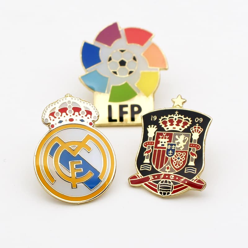 Broche de metal de futebol, crachá comemorativo, presente de aniversário - imagem 3