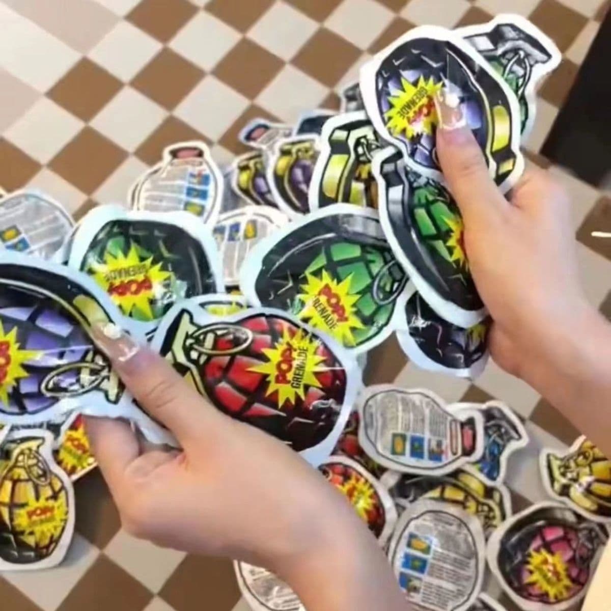 [Estoque pronto para entrega] Pacote Tricky Little Explosive de Ano Novo Pacote de granadas infláveis ​​automáticas Spoof Fright Solução de brincadeira mais vendida - imagem 4