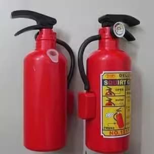 Pistola de água criativa para crianças, extintor de incêndio, faça você mesmo, pequenos brinquedos, atacado, verão, jogo de água, venda quente, barracas de rua, fabricantes de atacado - imagem 2