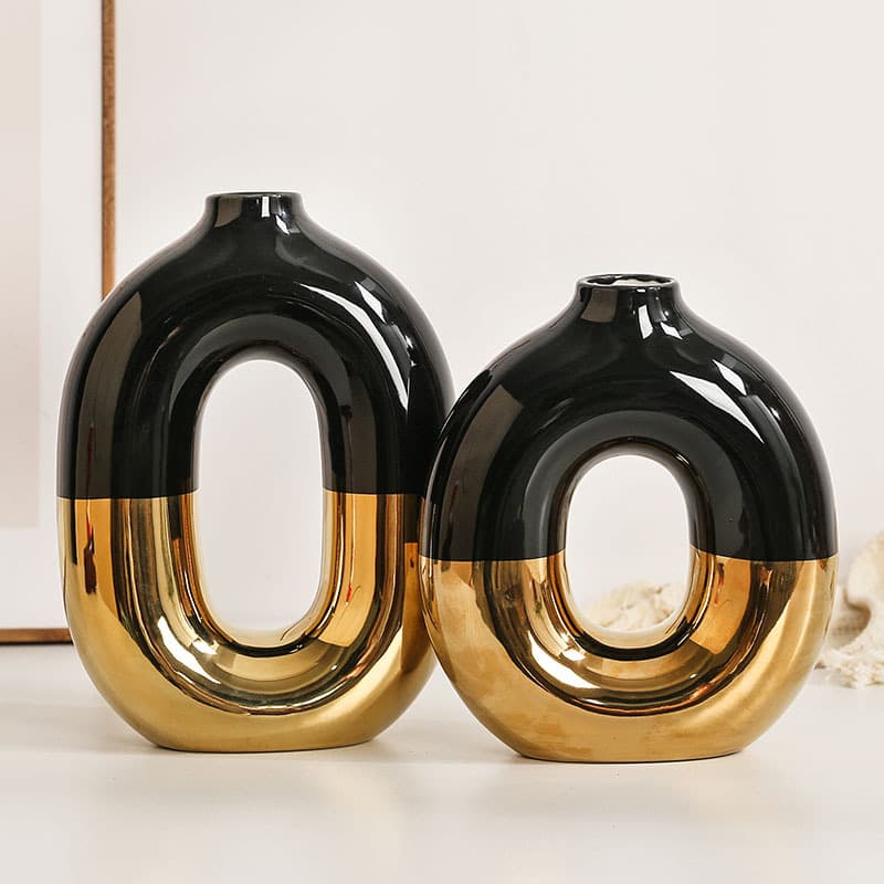 Luz de luxo preto ouro oco vaso cerâmica ornamentos sala estar acessórios para casa high-end vaso b & b hotel atacado artesanal - imagem 4