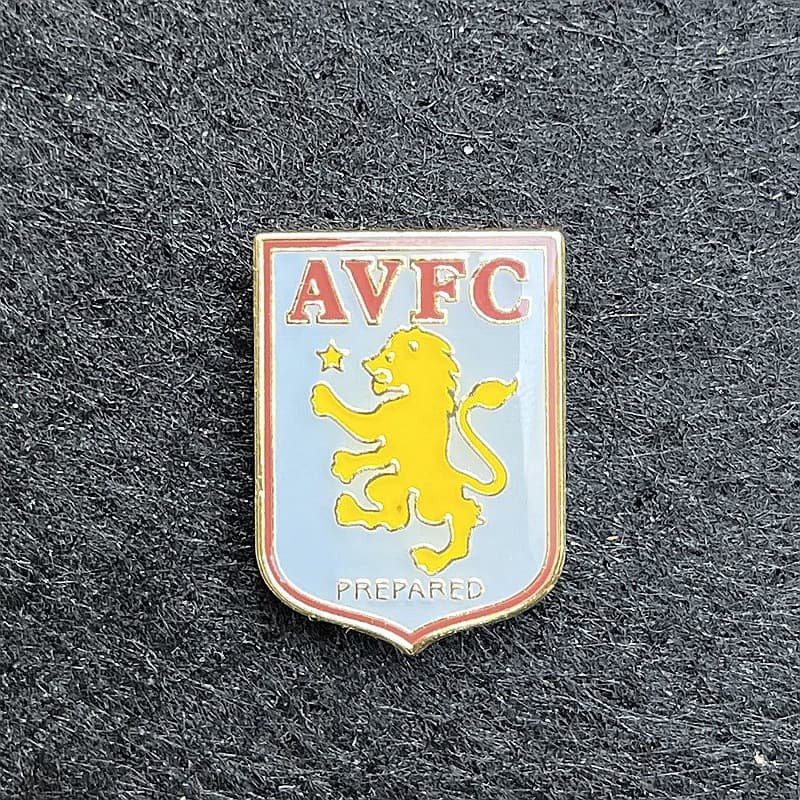 Broche de metal de futebol, crachá comemorativo, presente de aniversário - imagem 4