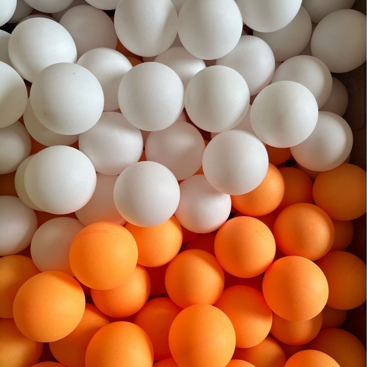 Fornecimento direto da fábrica PP amarelo e branco tênis de mesa sem palavras bola de loteria de plástico endurecido atacado (fosco sem costura) 40mm - imagem 2