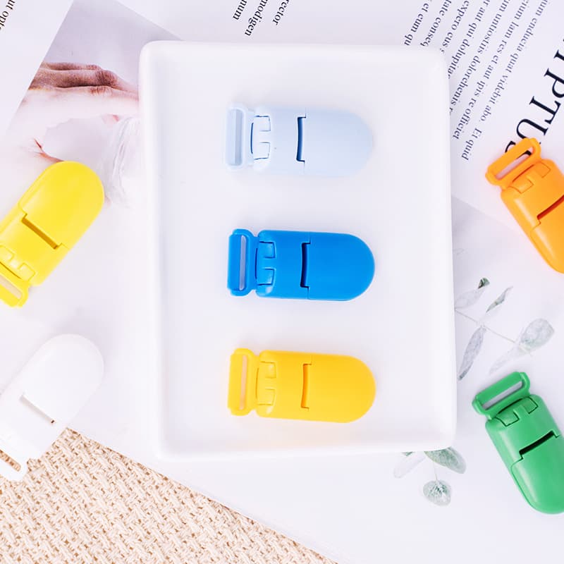 Chupeta infantil de plástico multicolorida, babador para comer - imagem 4