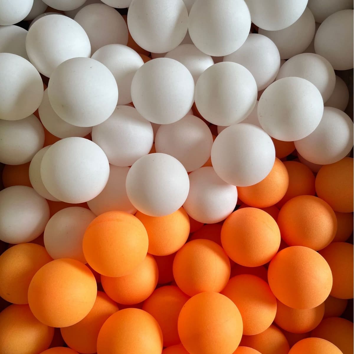 Fornecimento direto da fábrica PP amarelo e branco tênis de mesa sem palavras bola de loteria de plástico endurecido atacado (fosco sem costura) 40mm - imagem 3