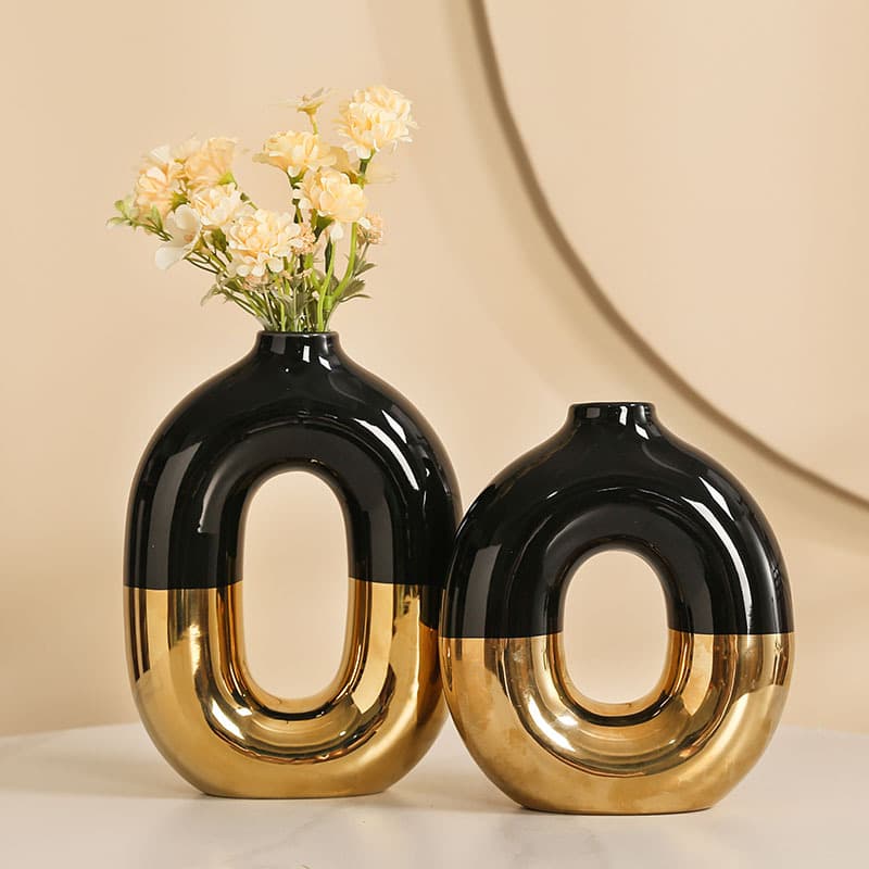 Luz de luxo preto ouro oco vaso cerâmica ornamentos sala estar acessórios para casa high-end vaso b & b hotel atacado artesanal - imagem 1