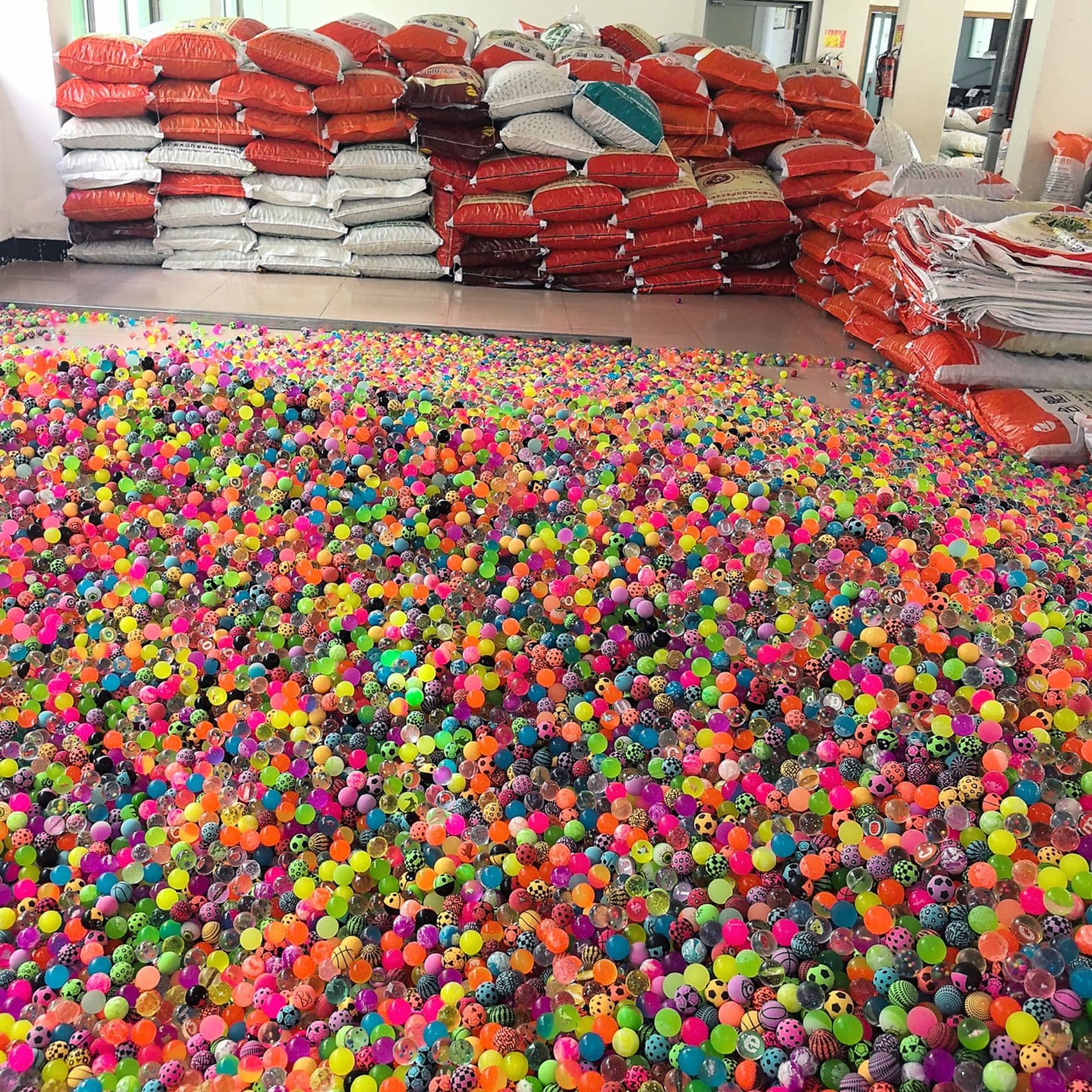 Bola saltitante, brinquedo de borracha, Pilsan Play Car, 32, brinquedo cápsula - imagem 2