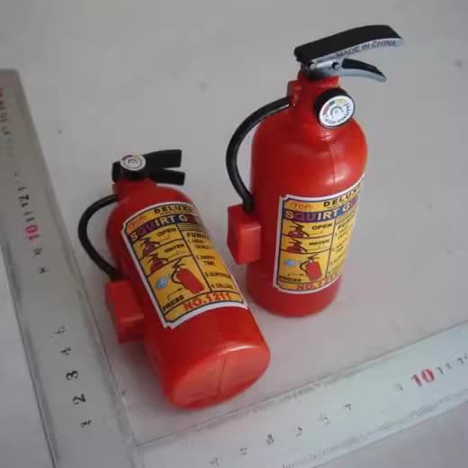 Pistola de água criativa para crianças, extintor de incêndio, faça você mesmo, pequenos brinquedos, atacado, verão, jogo de água, venda quente, barracas de rua, fabricantes de atacado - imagem 3