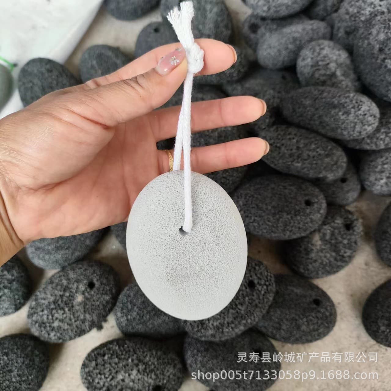 Fabricante atacado pedra oval para esfregar os pés, pedra vulcânica para esfregar os pés, sola do pé, pedra de massagem para remoção de pele morta, pedra para banho de pés, ferramenta para esfregar os pés - imagem 5
