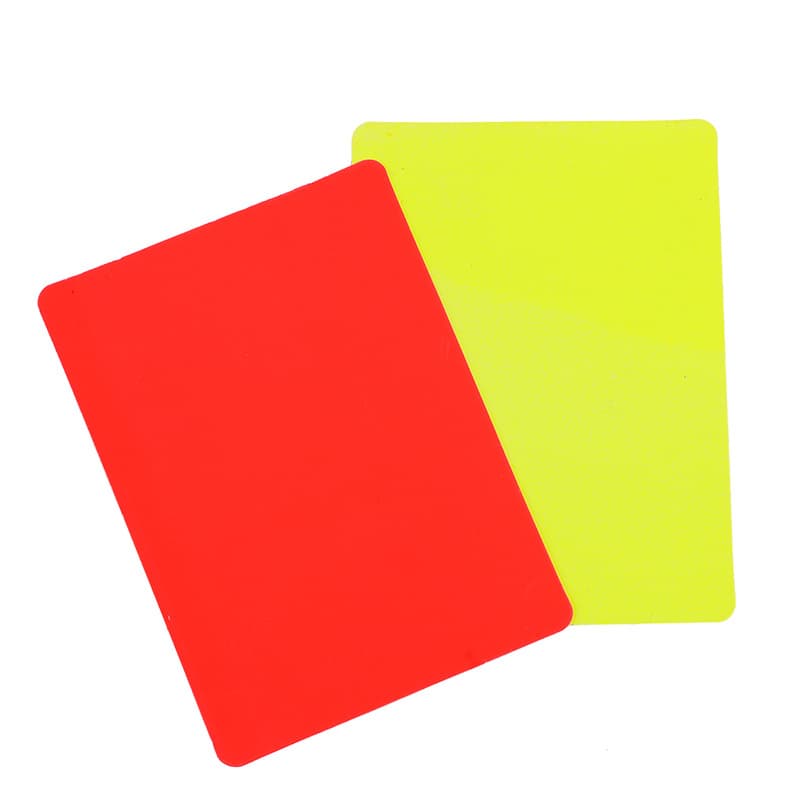 Árbitro de futebol cartão vermelho e amarelo cartão amarelo cartão vermelho com papel, lápis e estojo de couro, o árbitro registra a penalidade cartão amarelo e vermelho - imagem 5
