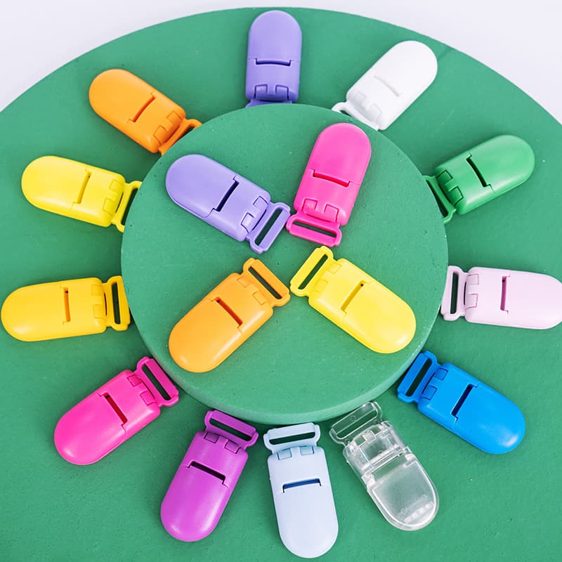 Chupeta infantil de plástico multicolorida, babador para comer - imagem 1
